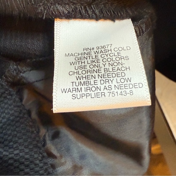 Liz Claiborne Black Ankle Cropped Pants - Picture 8 of 8